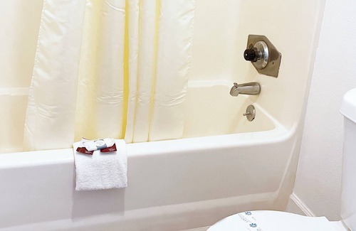 Thomson Hotel | Express Inn Thomson