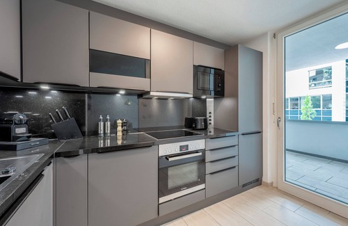 Boeblingen Apartment | EXQUIS 2BR Design Apartment LOUIS I Parking I Balcony I Mercedes-Benz I Family