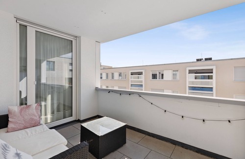 Boeblingen Apartment | EXQUIS 2BR Luxury Apt. ROLF BENZ I Parking I Balcony I Office I Centre I Family
