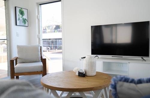 Urangan Ski Chalet | Exquisite 1 bedroom cottage perfect for a romantic getaway or for some R&R