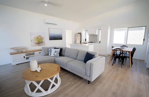 Urangan Ski Chalet | Exquisite 1 bedroom cottage perfect for a romantic getaway or for some R&R