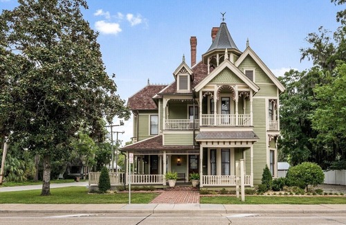 Lake City House | Exquisite 125 Year Old Queen Anne Historical House - 2nd Floor - 4 Room Unit
