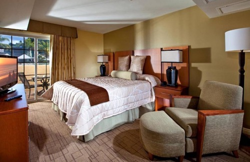 Solana Beach Hotel | Exquisite 1BR Condo with Ping-Pong Table and Pool Table