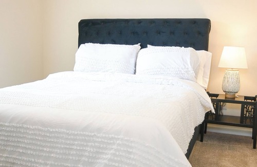 Charlotte House | Exquisite 3 Bedroom house in a quiet cul de sac , 10 mins from uptown Charlotte