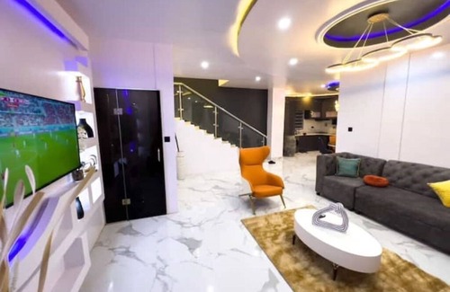 Ikeja Apartment | Exquisite 3Bed in GRA Ikejann