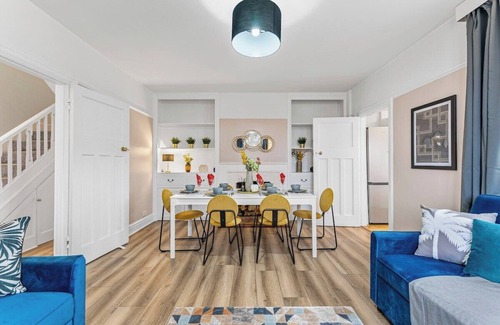 Horfield House | Exquisite 4 Bedroom House in Bristol - Parking