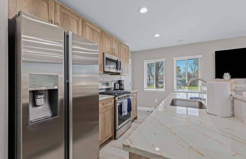 Royal Oak Apartment | Exquisite Apt near Beaumont