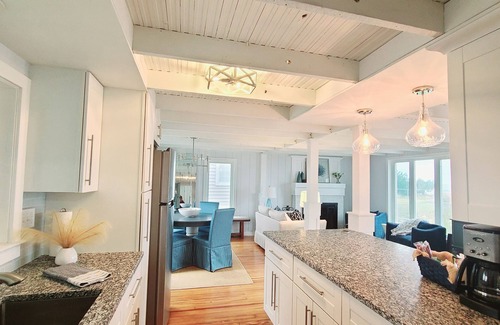 Slaughter Beach House | Exquisite Beachfront Cottage With Panoramic Views