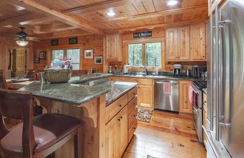 Mono Vista Cabin | Exquisite Custom Log Cabin in the Pines