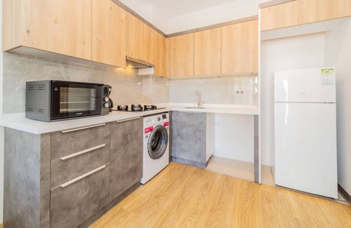 Kepez Apartment | Exquisite Flat with Shared Pool in Kepez