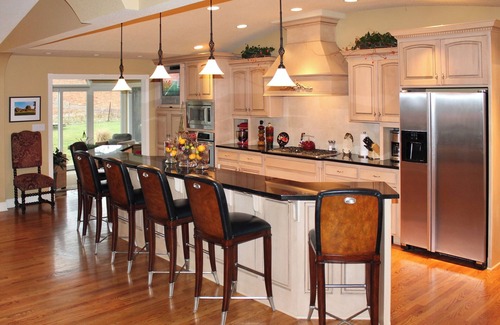 Manhattan House | Exquisite Flint Hills Estate with Pool and Hot Tub