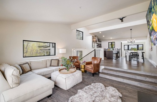 Boulder House | Exquisite Group Retreat, 15-min to Downtown Boulder
