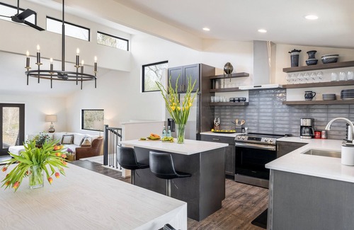 Boulder House | Exquisite Group Retreat, 15-min to Downtown Boulder