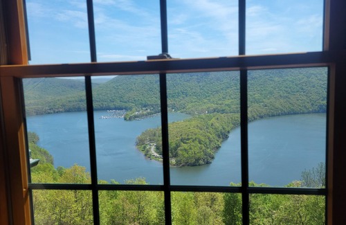 James Creek House | Exquisite home overlooking Lake Raystown Resort and minutes to the water !
