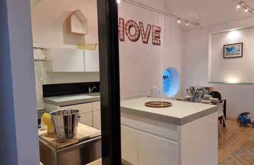 Hove Cottage | Exquisite Hove Seaside Family Accommodation