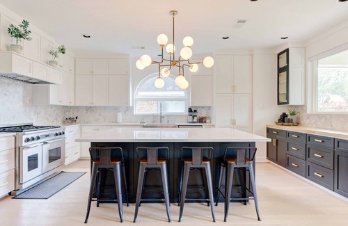 Beaumont House | Exquisite modern home w/tons of living space — “Chez Mer”