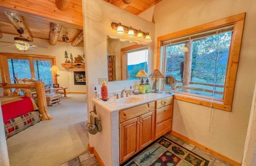 Red Lodge House | Exquisite Mountain Cabin with Breathtaking Views In All Directions