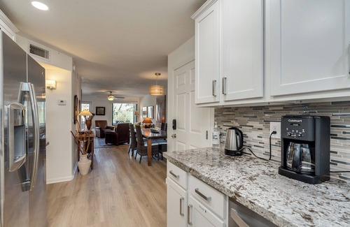Tucson Condo | Exquisite Nature Views! Luxurious Remodeled Catalina Foothills Getaway - 3 Pools