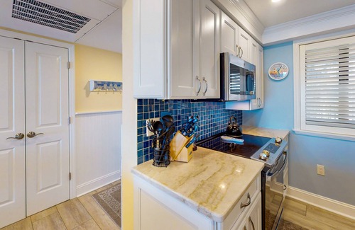 Folly Field Condo | Exquisite oceanfront top-floor condo has the feel of paradise on earth