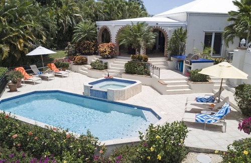 Rosendal House | Exquisite, private villa, centrally located and close to world-famous Magen's Bay!
