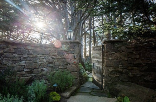 Carmel Highlands House | Exquisite Rustic Coastal Luxury - Near Pebble Beach, Carmel, Big Sur - Sleeps 4