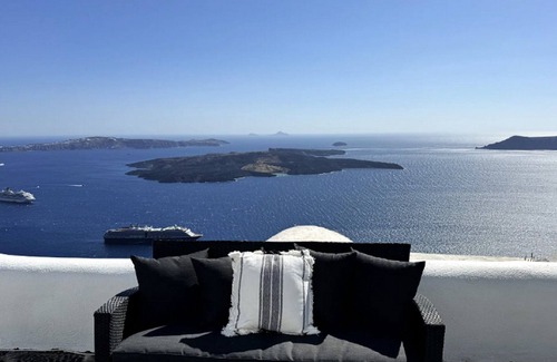 Imerovigli Villa | Exquisite Santorini Villa | Villa Kamelot | 3 Bedrooms | Spectacular Aegean Sea.