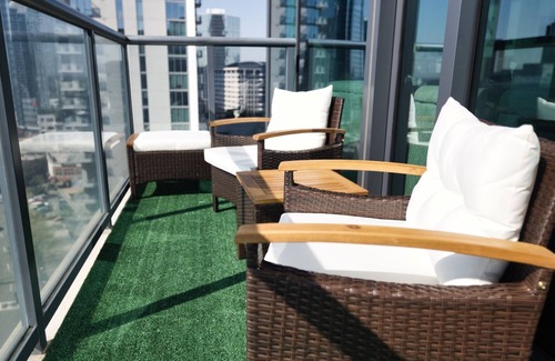 North Buckhead Apartment | Exquisite Sky View of Atlanta nLuxury Downtown Highrise Apartment/Views, Dining