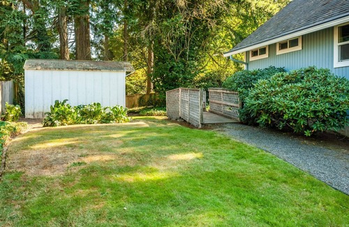 Sherwood - Tualatin South House | Exquisite Tualatin 2BR w/Parking, nr Shops & Restaurants, by Blueground