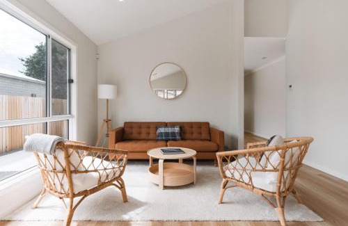 Narrabundah House | Exquisitely Spacious 3-Bed Home