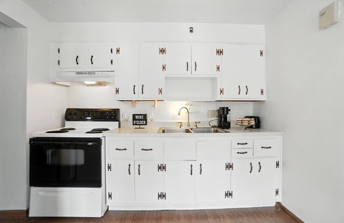 Groesbeck Apartment | Extend Stay 2Bed 1 Bath, 10 Min Dtw