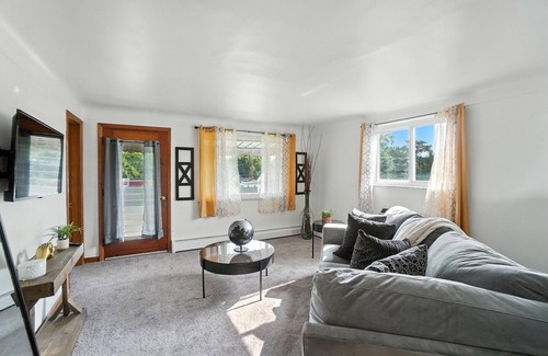 Groesbeck Apartment | Extend Stay 2Bed 1 Bath, 10 Min Dtw