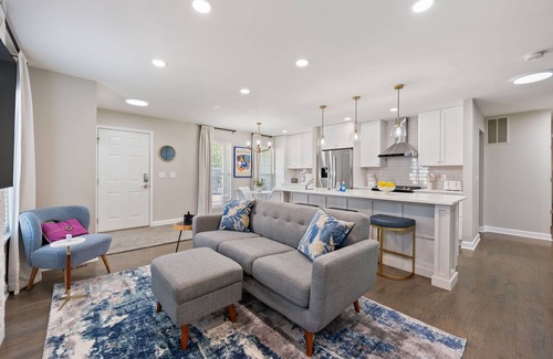 Fox Valley House | Extended Plainfield FHS Rental – Monticello Cir