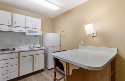 Heather Gardens Hotel | Extended Stay America Select Suites Denver Aurora South