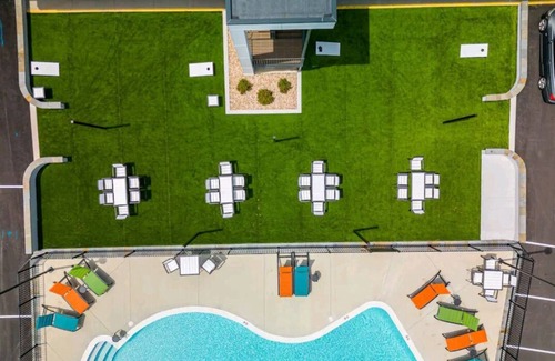 Lynchburg Condo | Extended stay+Downtown+Parking+Pool+Pets