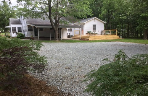 Elon House | Extended Stay Four Bedroom Charming House on 4 Acres Near Elon & Burlington NC
