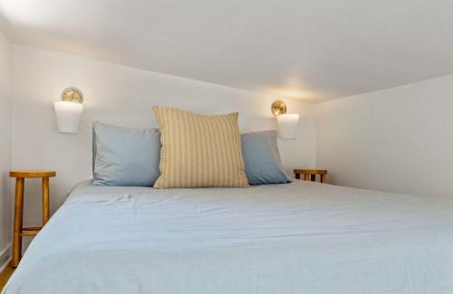Johnston Terrace Apartment | Extended Stay Haven Top Notch Deck with Greenbelt Views