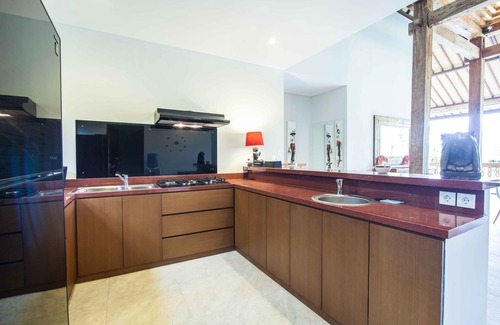 Umalas House | Extensive garden with swimming pool Villa