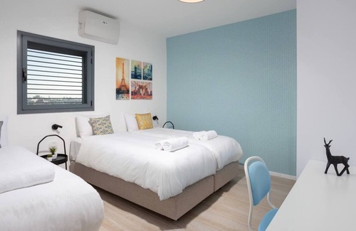 Tel Aviv Apartment | Extravagant 3BR & Jacuzzi by HolyGuest