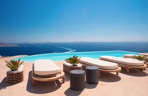 Mykonos Town Villa | Extravagant Mykonos Villa | Villa Mistral | Beautiful Sea & City Views | 6.