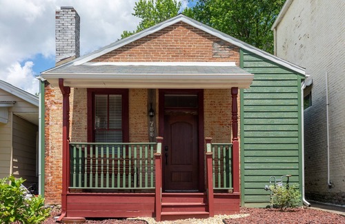 Madison House | Extremely clean! Dog Freindly Bungalow one block to Main Street
