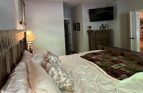 Bear Lake Reserve Cottage | Extremely Peaceful Cottage w/ a flowing creek down the mountain!