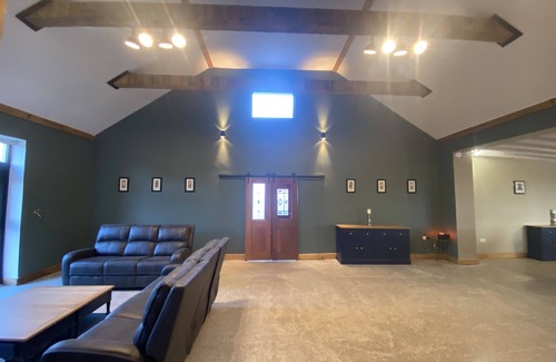 Shanavooneen House | Extremely spacious rustic 7 Bedroom Barn Conversion, Family & Pet friendly