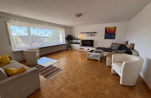 Bad Duerrheim Apartment | Für Handwerker und Gruppen- große Ferienwohnung mit Balkon und Terrasse