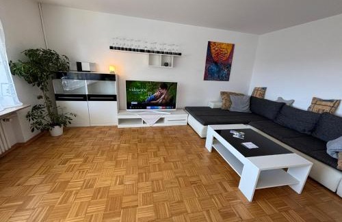 Bad Duerrheim Apartment | Für Handwerker und Gruppen- große Ferienwohnung mit Balkon und Terrasse