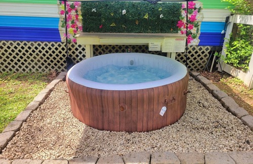 Locustwood House | f&r:fun & relaxation: hot tub in/out games escape