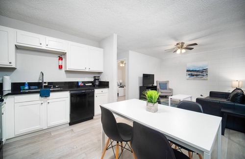 Oak Haven Apartment | ~[F] River Bank Repose Sleeps 6 Private Units~