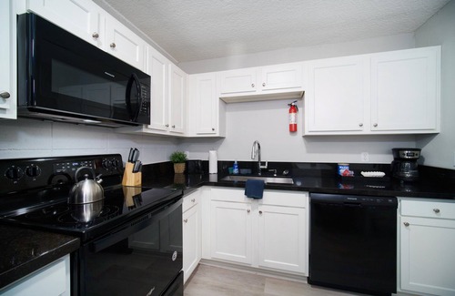 Oak Haven Apartment | ~[F] River Bank Repose Sleeps 6 Private Units~
