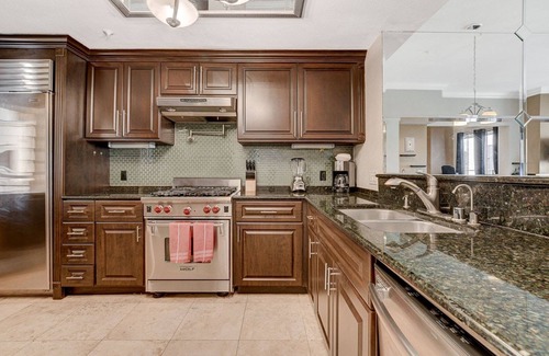 Las Vegas Condo | F1 Vegas Strip Resort Style 2+ Bdrm Condo 30 days
