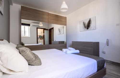Msida House | F11 Room 1, Private double room with private bathroom in shared Flat