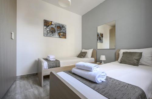 Msida House | F11 Room 2, Private Room two single beds shared bathroom in shared Flat